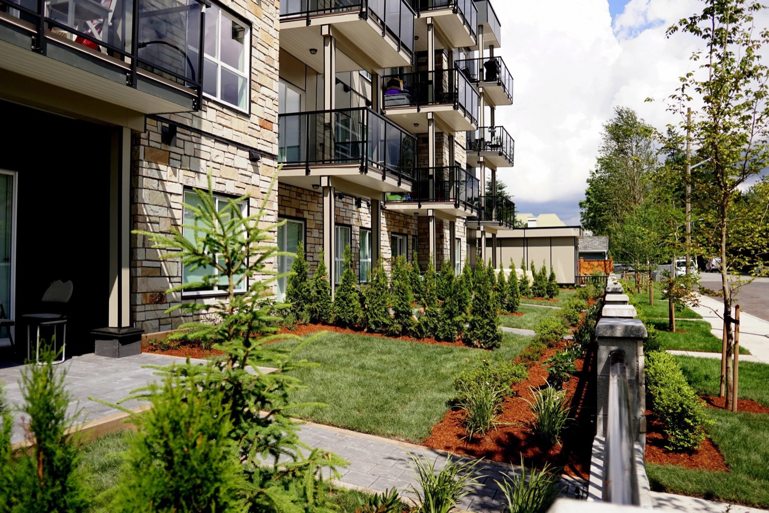 Planted strata frontage